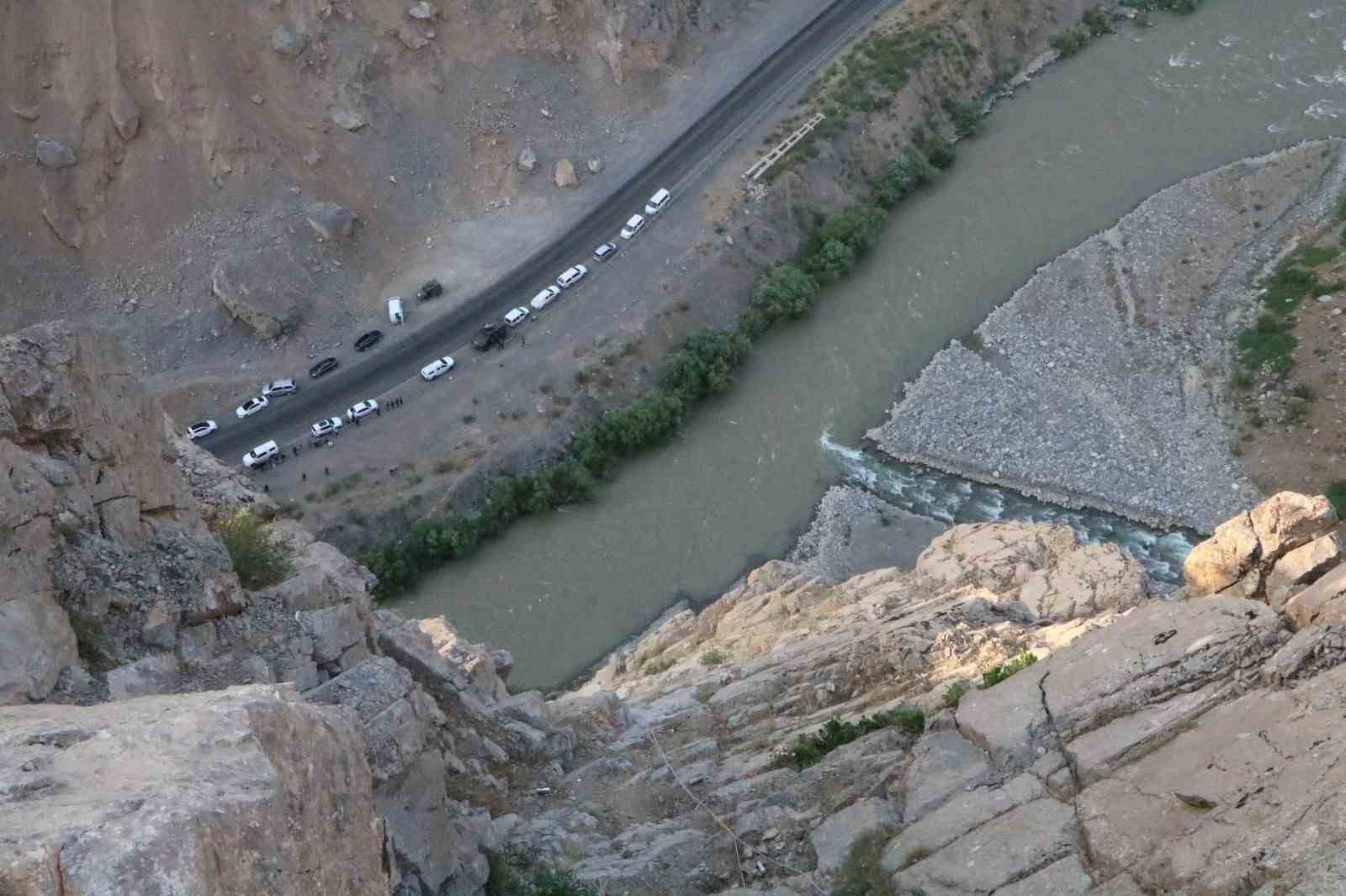 Seyir tepesinden Zap Suyu’na atlayan kızın cesedi bulundu