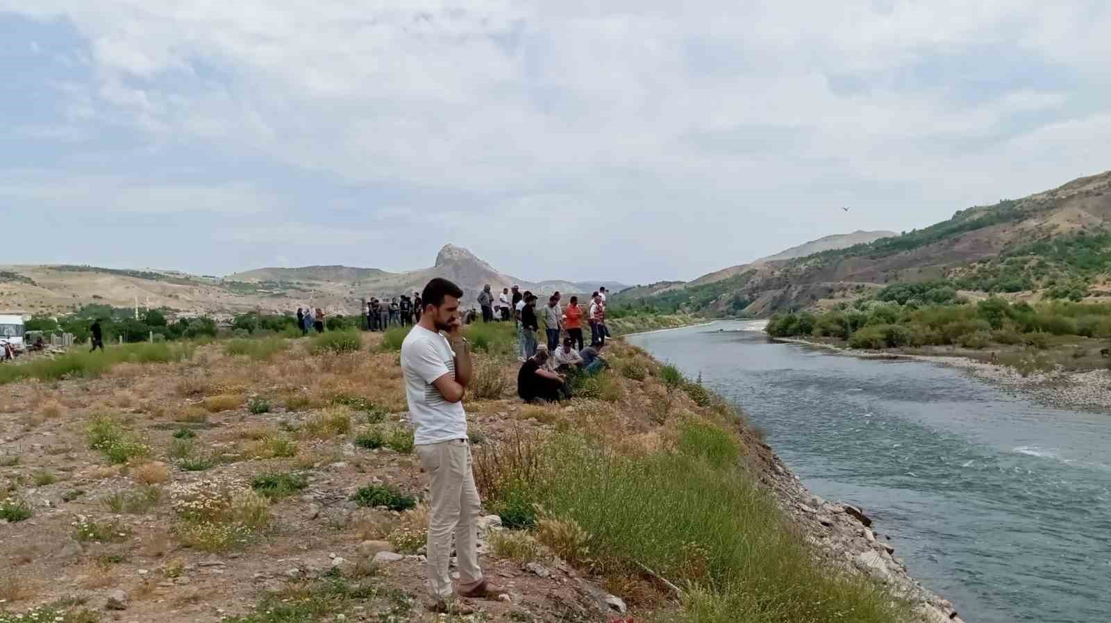 14 yaşındaki çocuk Murat Nehri’nde kayboldu
