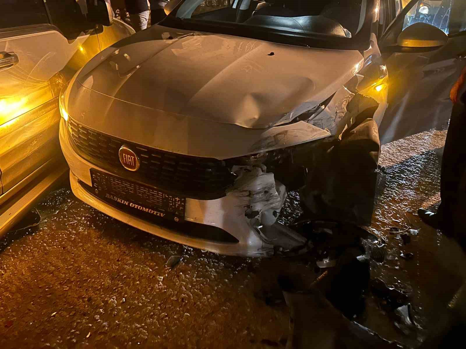 Yüksekova’da iki araç çarpıştı: 1 yaralı