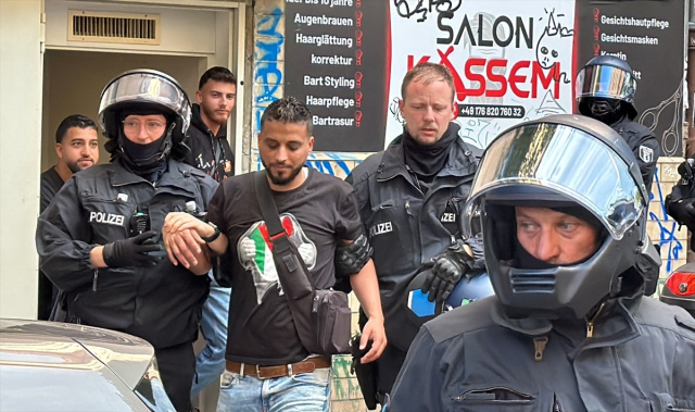 Almanya'da sokaklar alev alev! Göstericilerle polis çatıştı: Çok sayıda gözaltı var