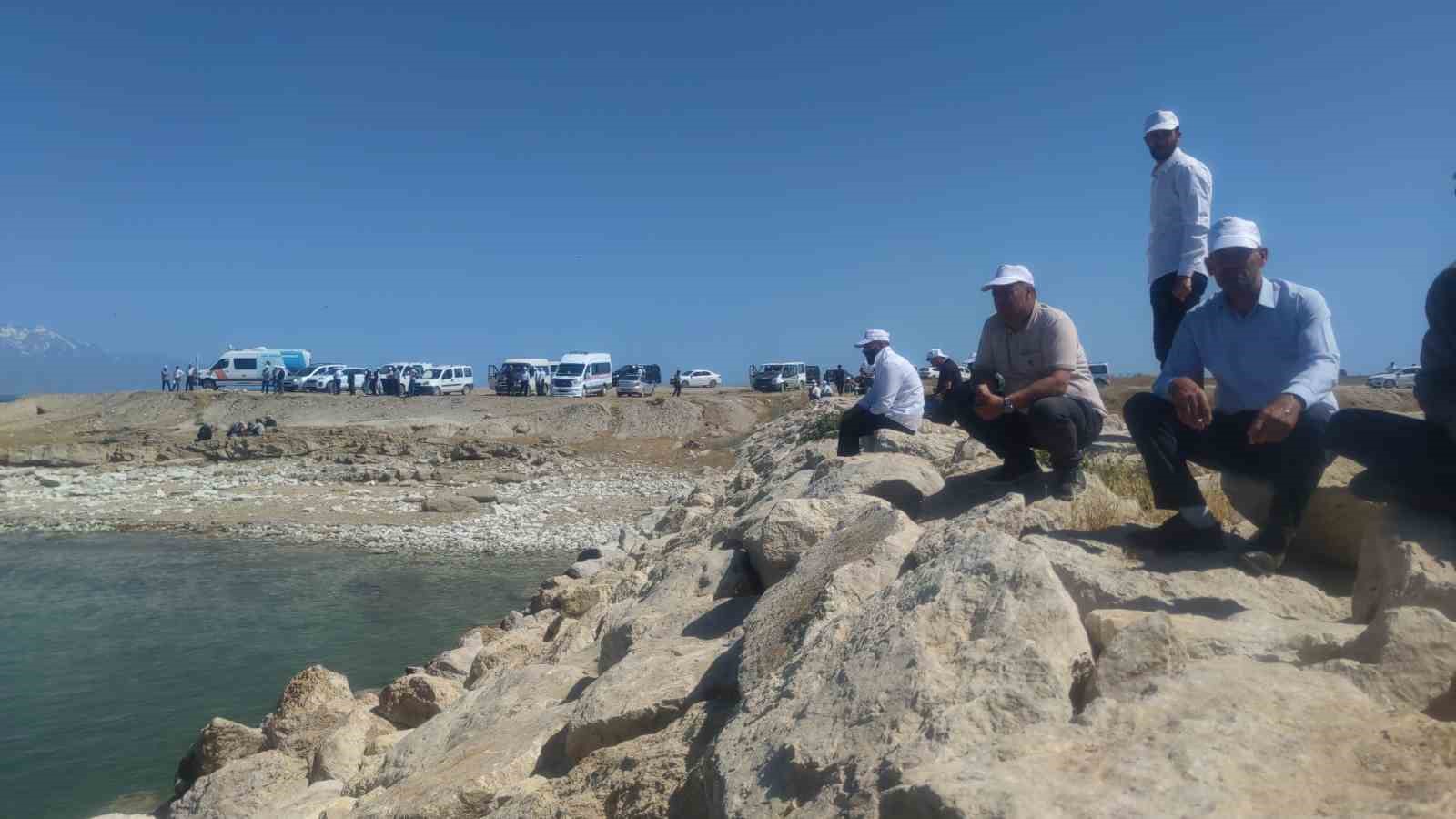 Van Gölü’nde kaybolan şahsı arama çalışmaları sürüyor