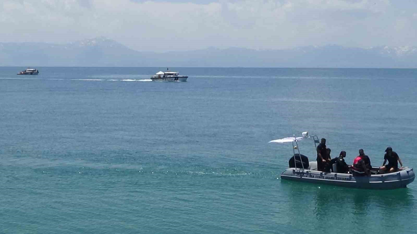 Van Gölü’nde kaybolan şahısın arama çalışmaları beşinci güne girdi