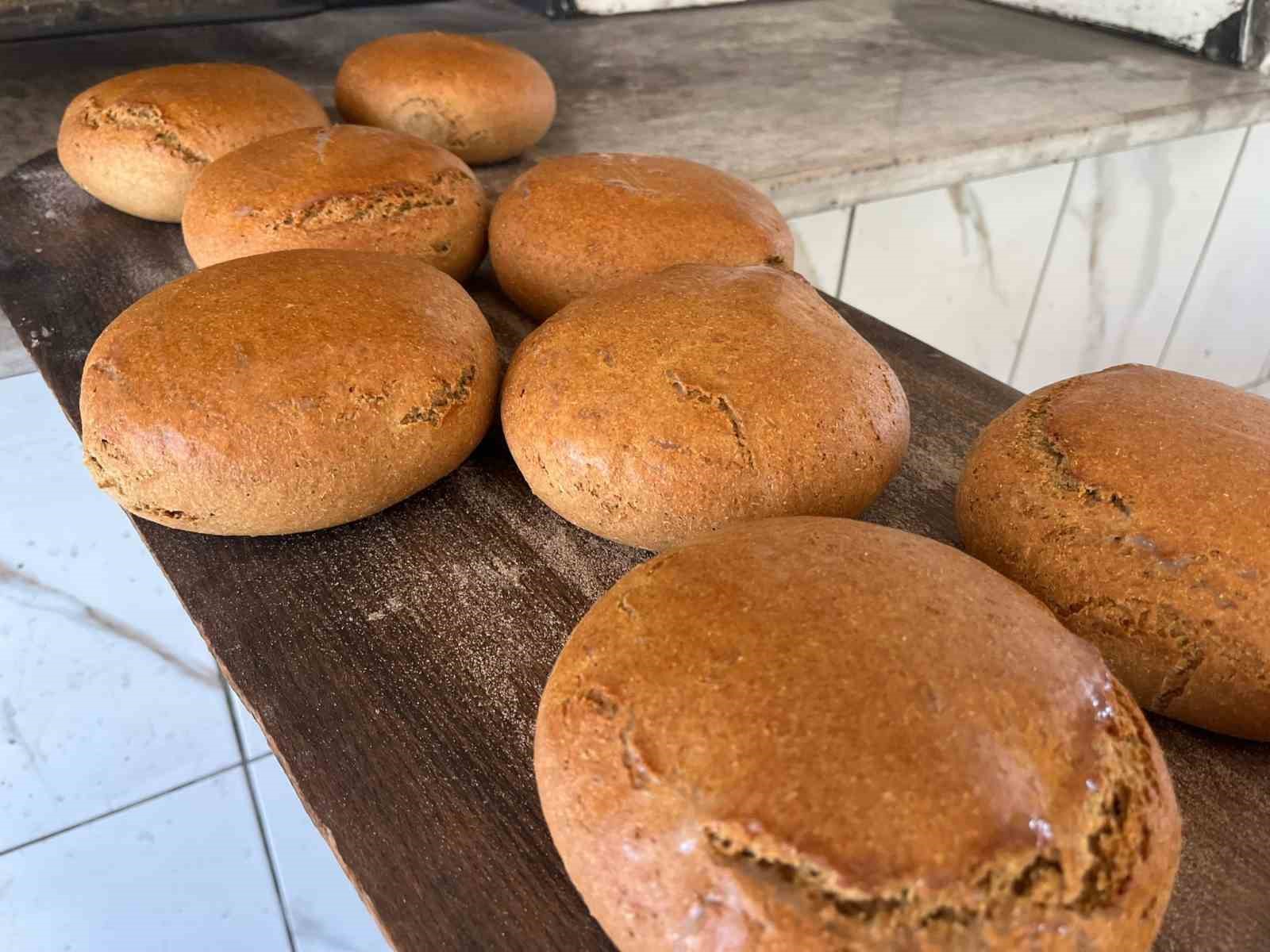 Geçmişi 12 bin yıl öncesine dayanan siyezden yapılan ekmekler, diyabet hastalarından büyük ilgi görüyor