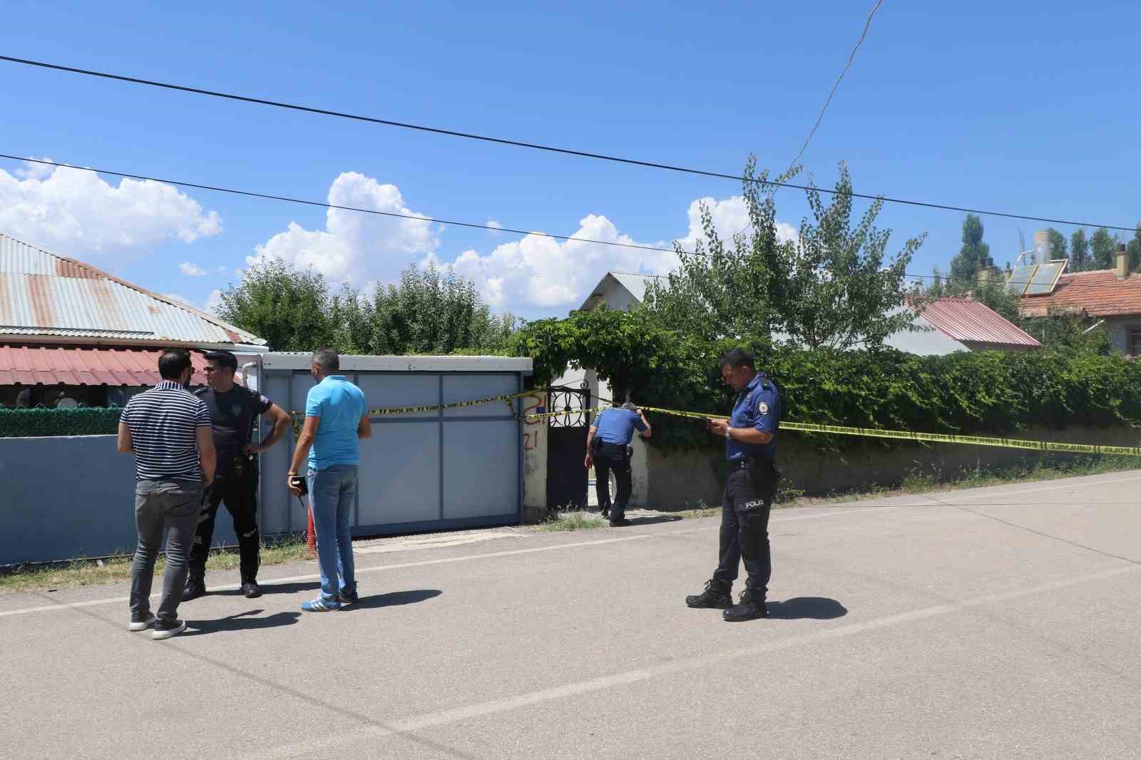 Komşusunu kürekle öldüren sanığa müebbet hapis cezası