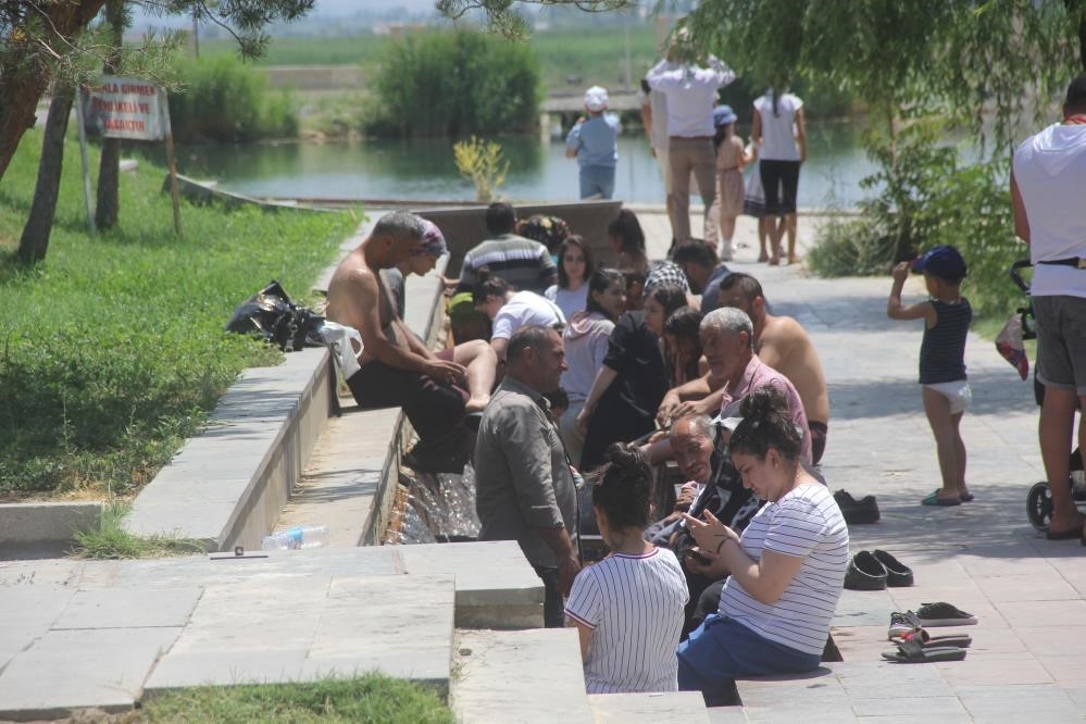 Sıcaktan bunalan vatandaşlar mesire alanlarına akın etti