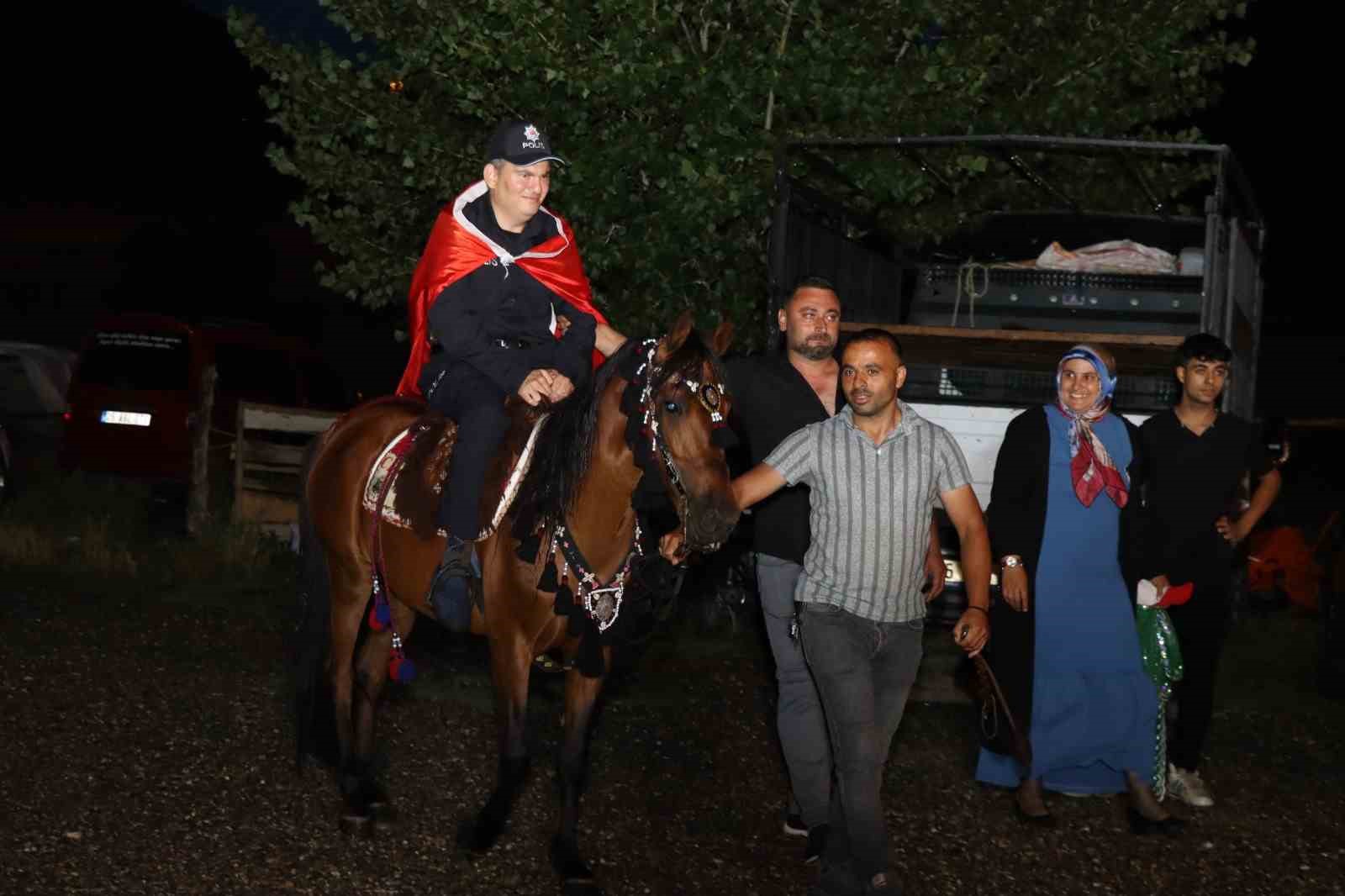 Otizmli gencin hayalini gerçekleştirdiler