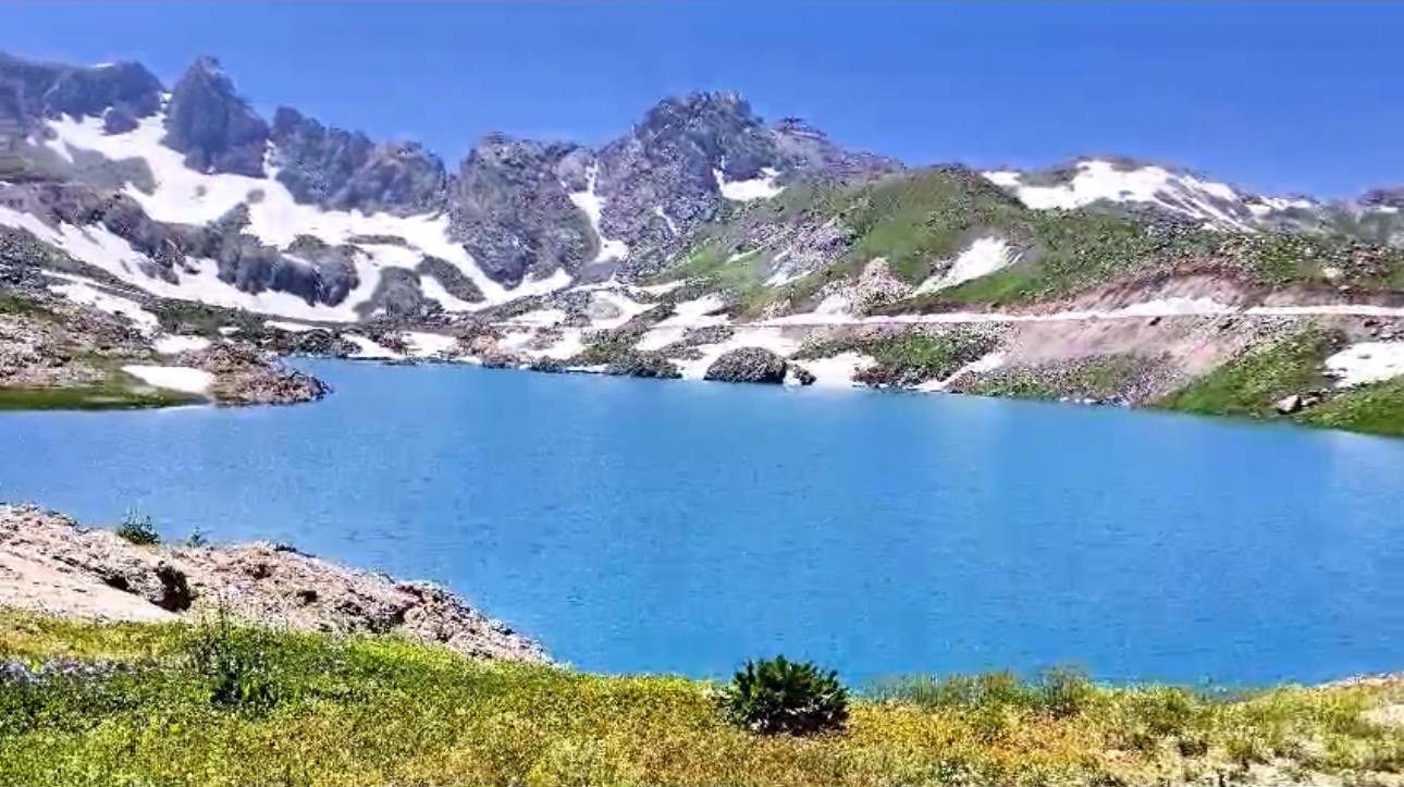35 dağcı Sat Gölleri’nin güzelliklerini görme fırsatı buldu