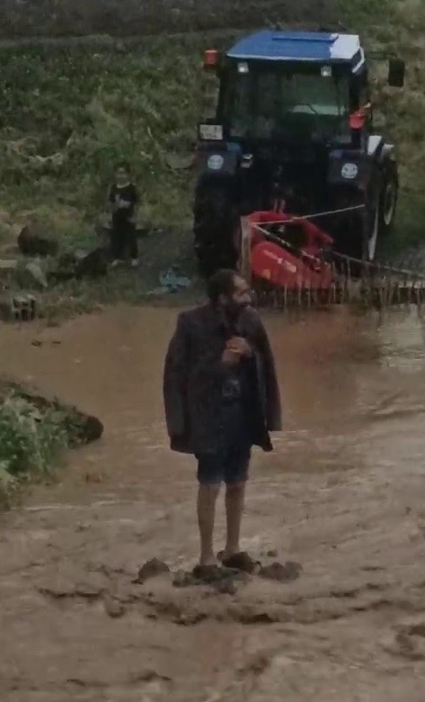 Ağrı’da sel tarım arazileri ve yollara zarar verdi