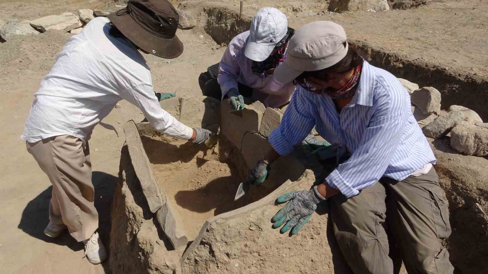 Urartu’nun yeni ölü gömme tipine rastlandı