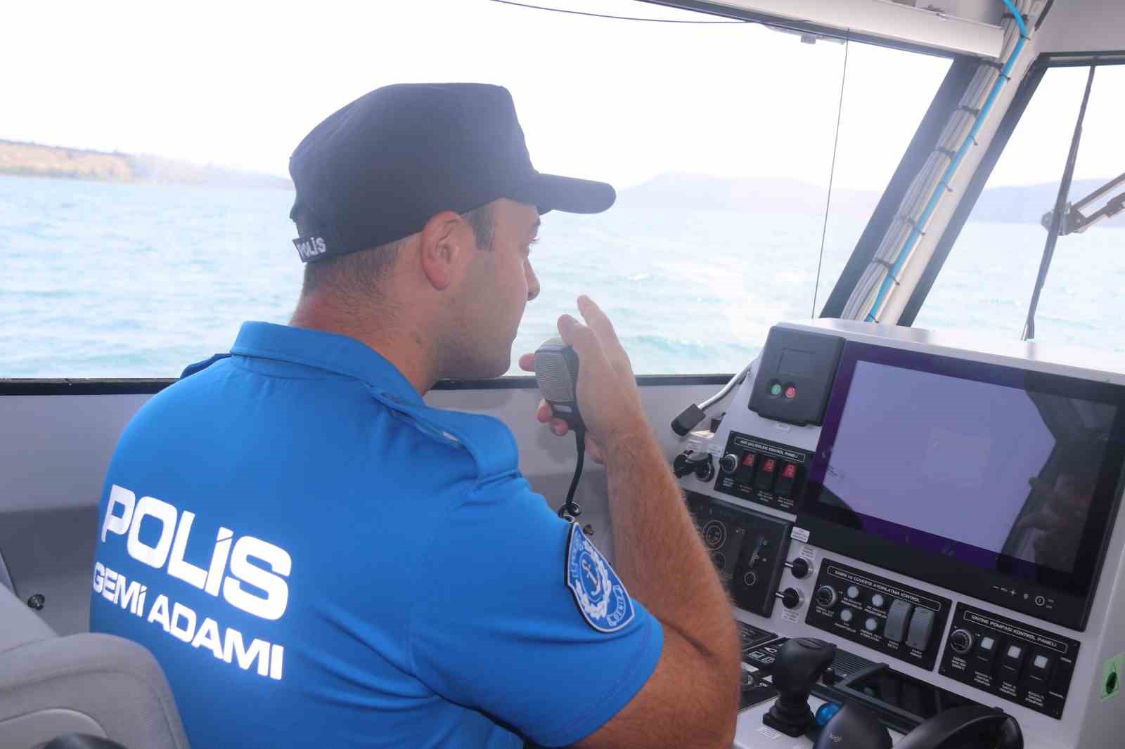Polis botu Van Gölü’nde kaçak avlanmaya izin vermiyor