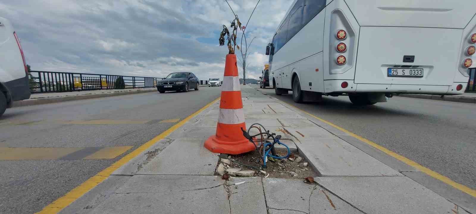 Erzurum’da yol ortasındaki açık elektrik kabloları büyük tehlike oluşturuyor