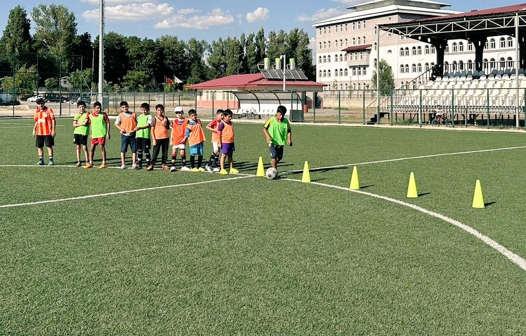 Ağrı Gençlik ve Spor İl Müdürlüğü, yaz boyu 8 bin genci sporla buluşturdu