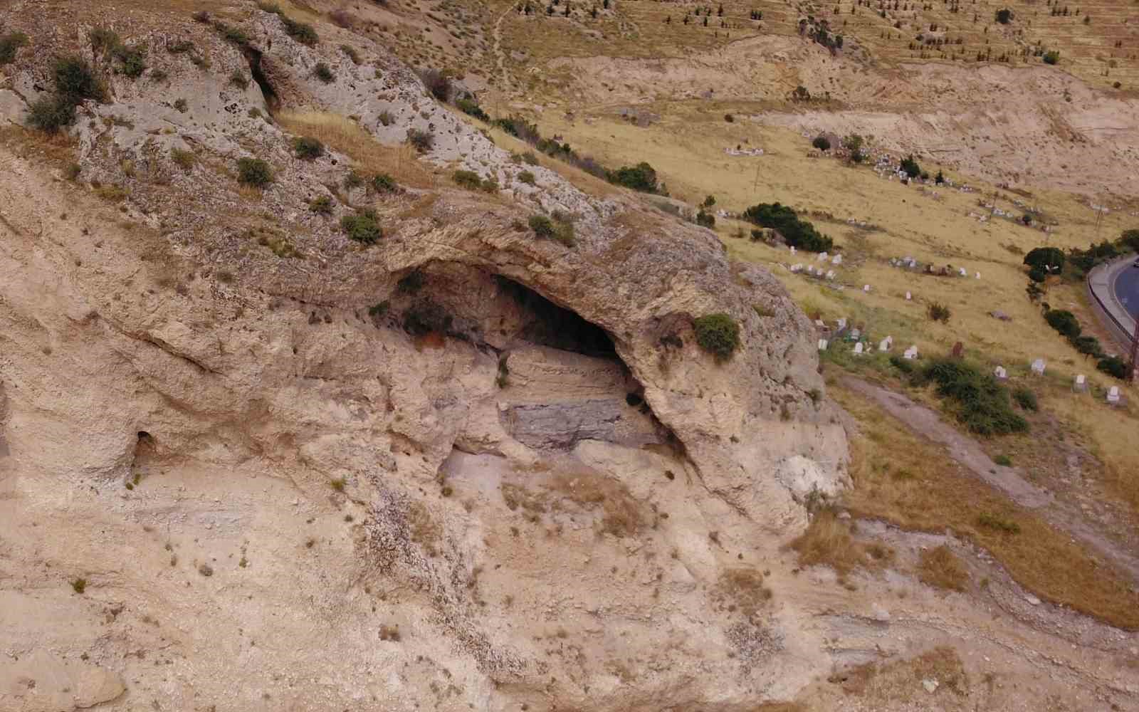 Delikli Mağara kazısında 5 bin yıllık objeler bulundu