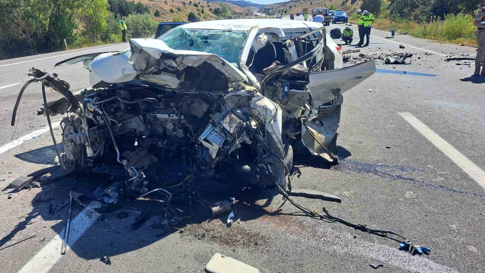 Erzincan’da feci trafik kazası: 3 ölü, 4 yaralı