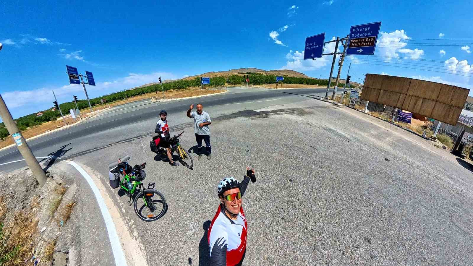 İki öğretmen bisikletle 5 günde 450 kilometre yol yaptı: Nemrut ve Göbeklitepe’ye bisiklet ile ulaştı