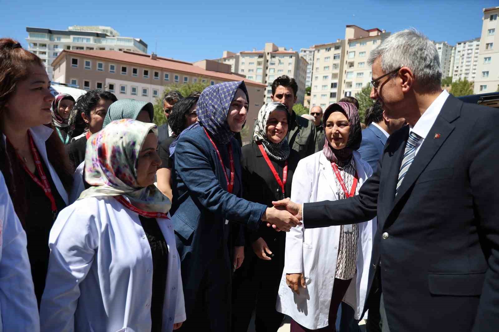 Bakan Memişoğlu: 