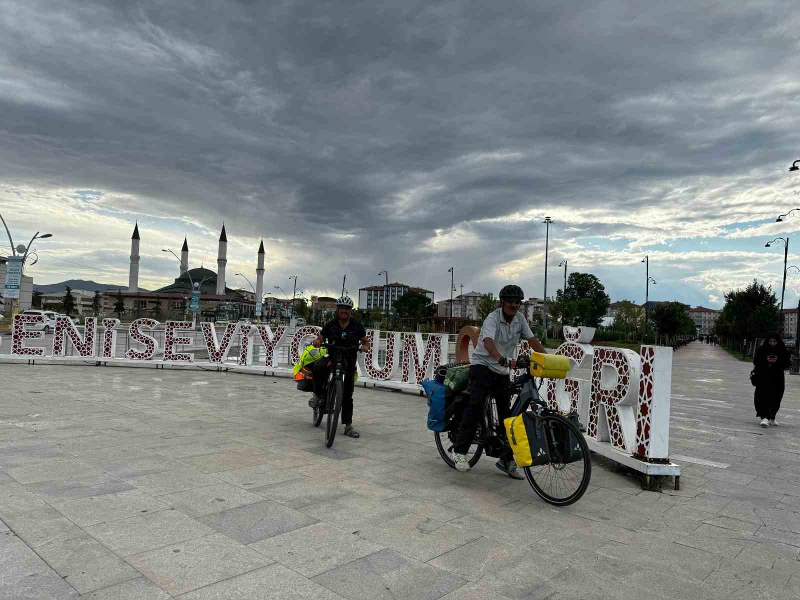 70 yaşındaki emekli, bisikletiyle Anadolu’yu geziyor