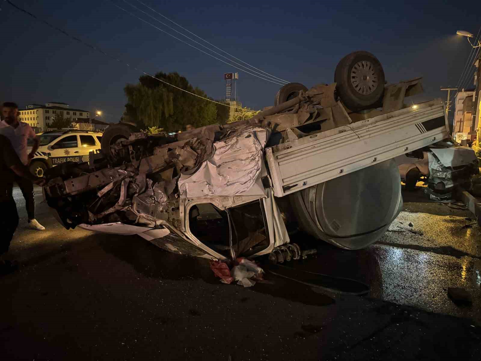 Iğdır’da korkutan zincirleme trafik kazası: 4 araç birbirine girdi