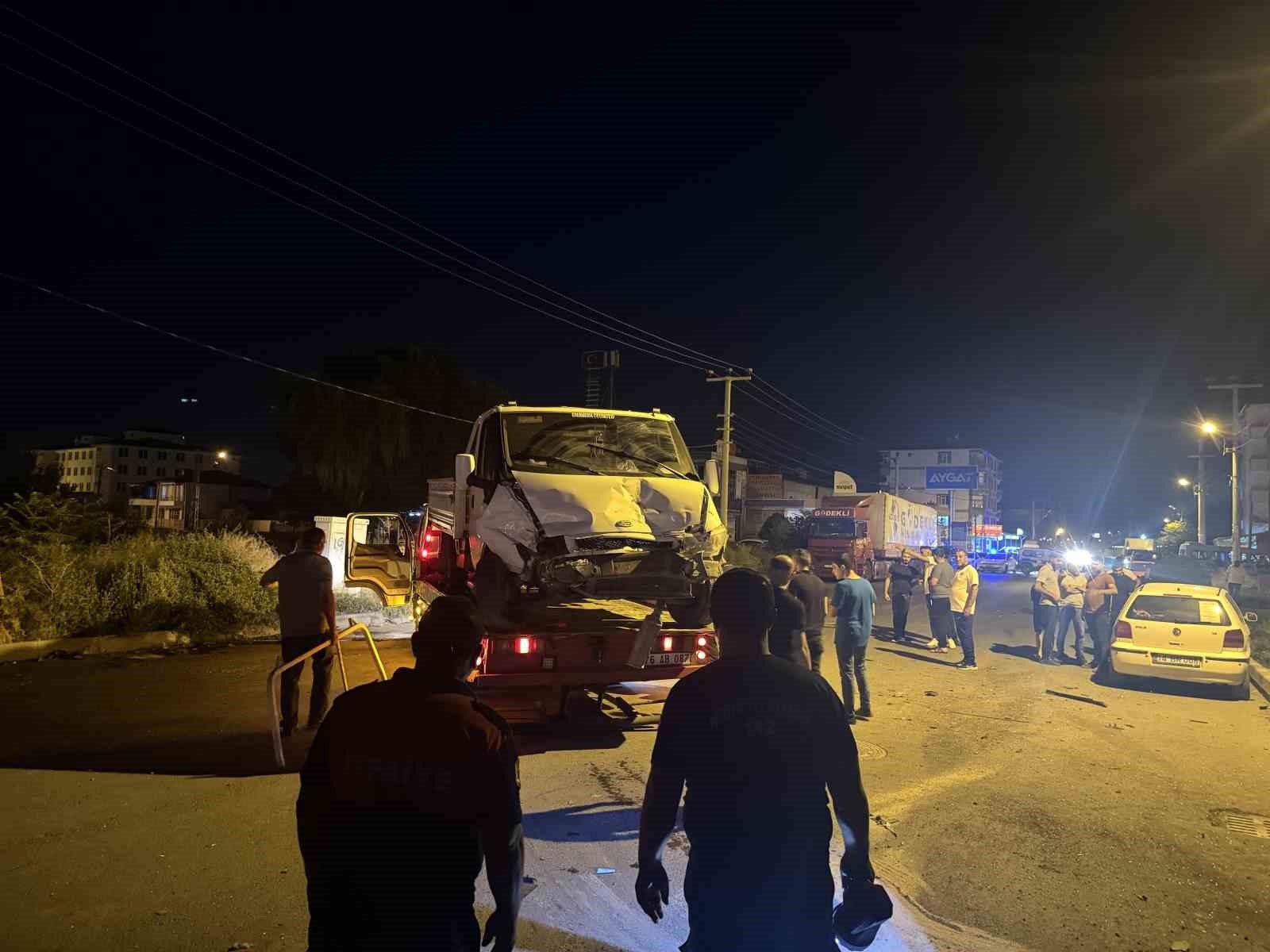 Iğdır’da korkutan zincirleme trafik kazası: 4 araç birbirine girdi