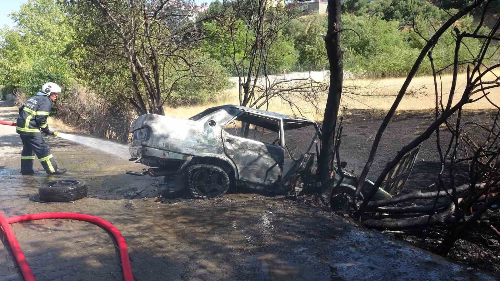 Bingöl’de kaza yapan otomobil yandı