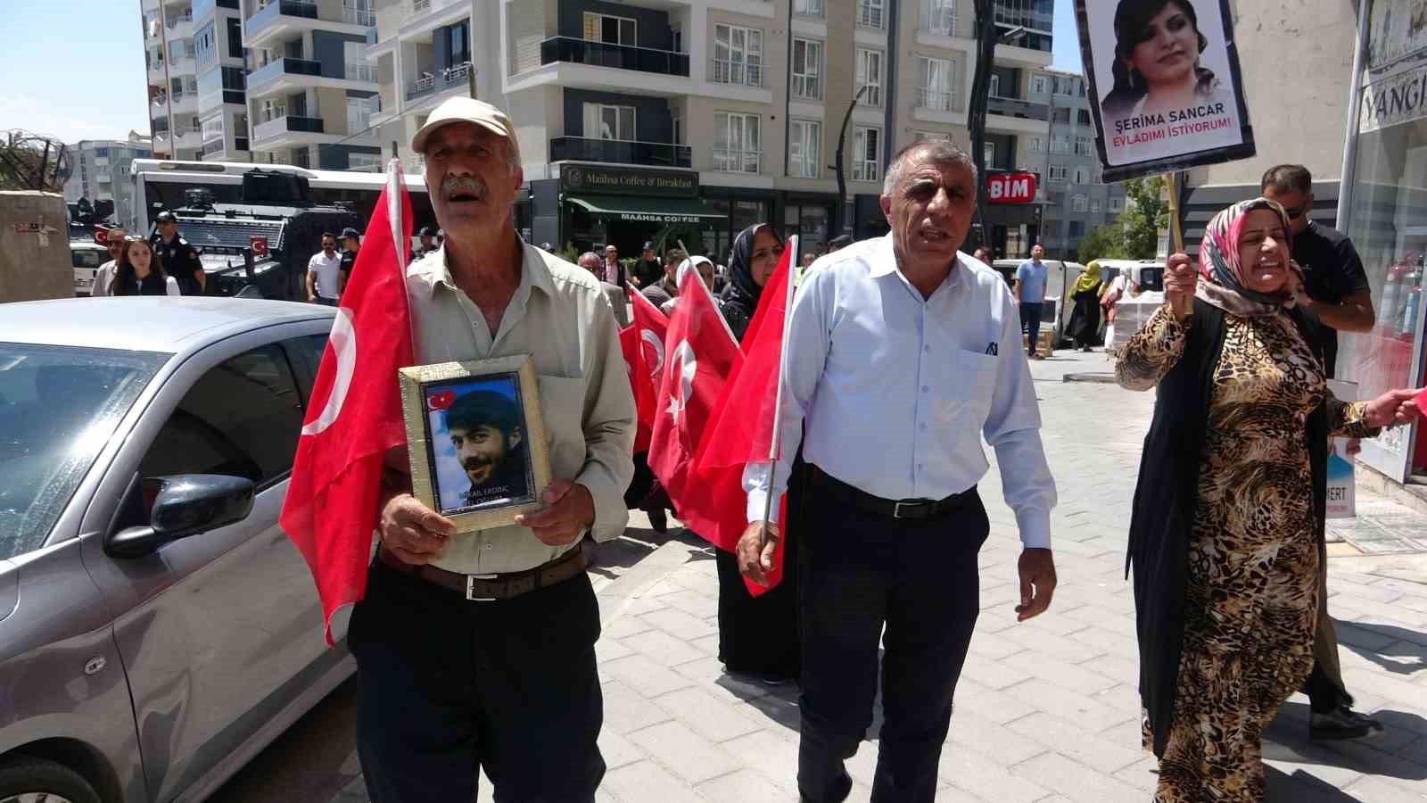 Van’da evlat nöbeti tutan aileler: “Evlatlarımıza kavuşmaya devam ediyoruz”