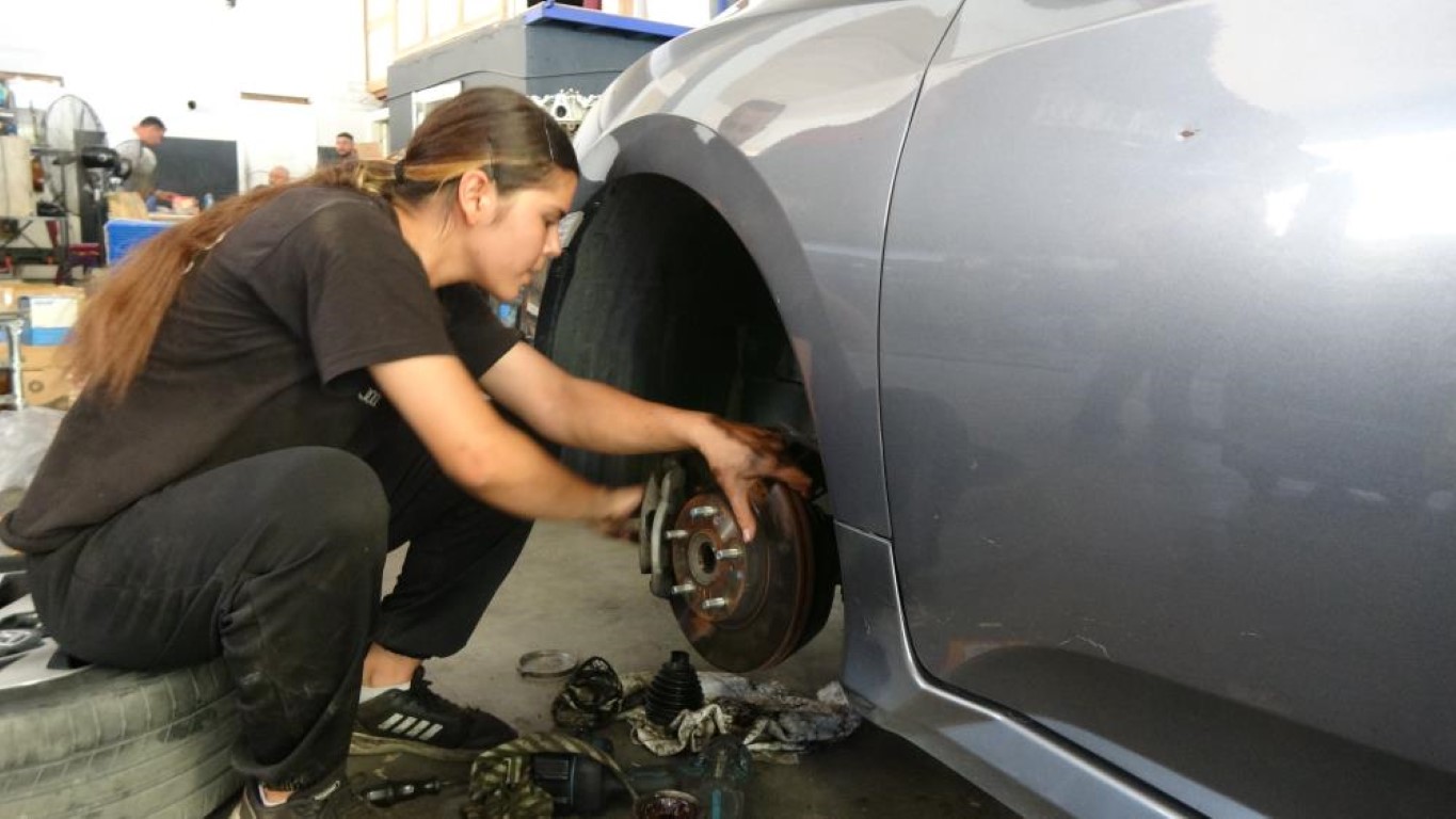 Arabalara duyduğu ilgi onu motor ustası yaptı, Burdur sanayisinin tek kadın ustası oldu