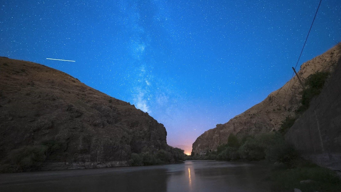 Erzincan’da perseid meteor yağmuru eşsiz görüntüleri ortaya çıkardı