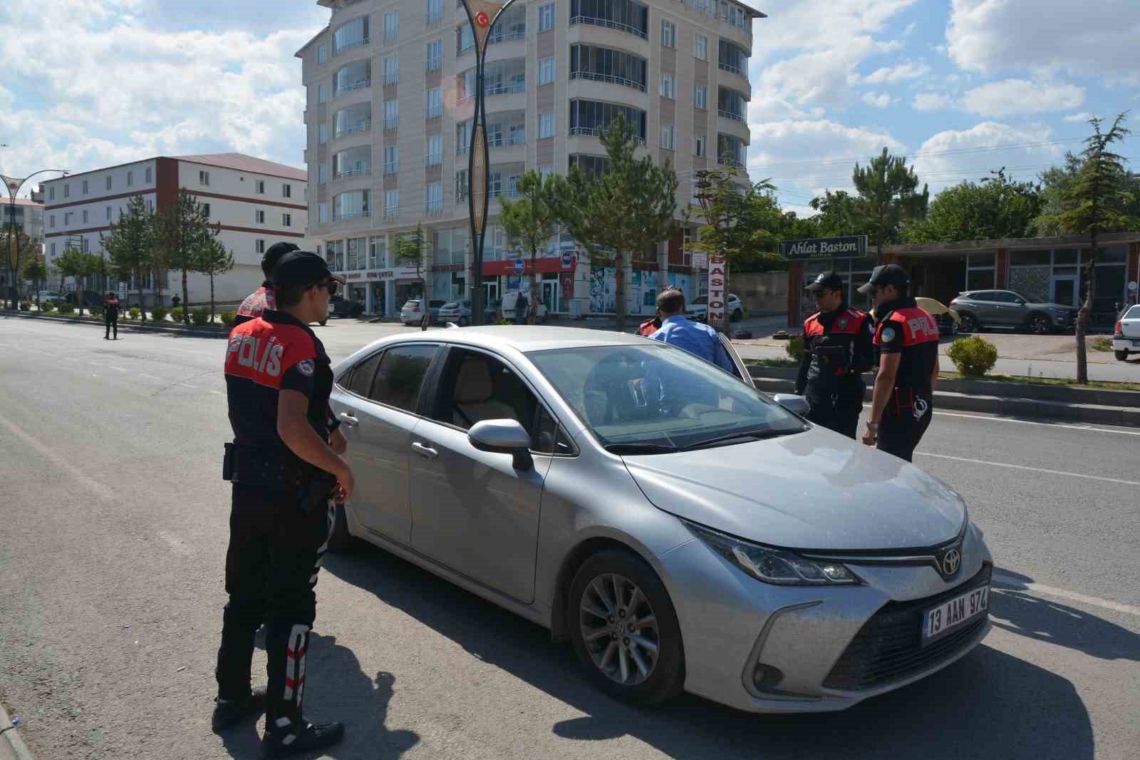 Bitlis’te Yunus polisler 5 ilçede denetimler yaptı