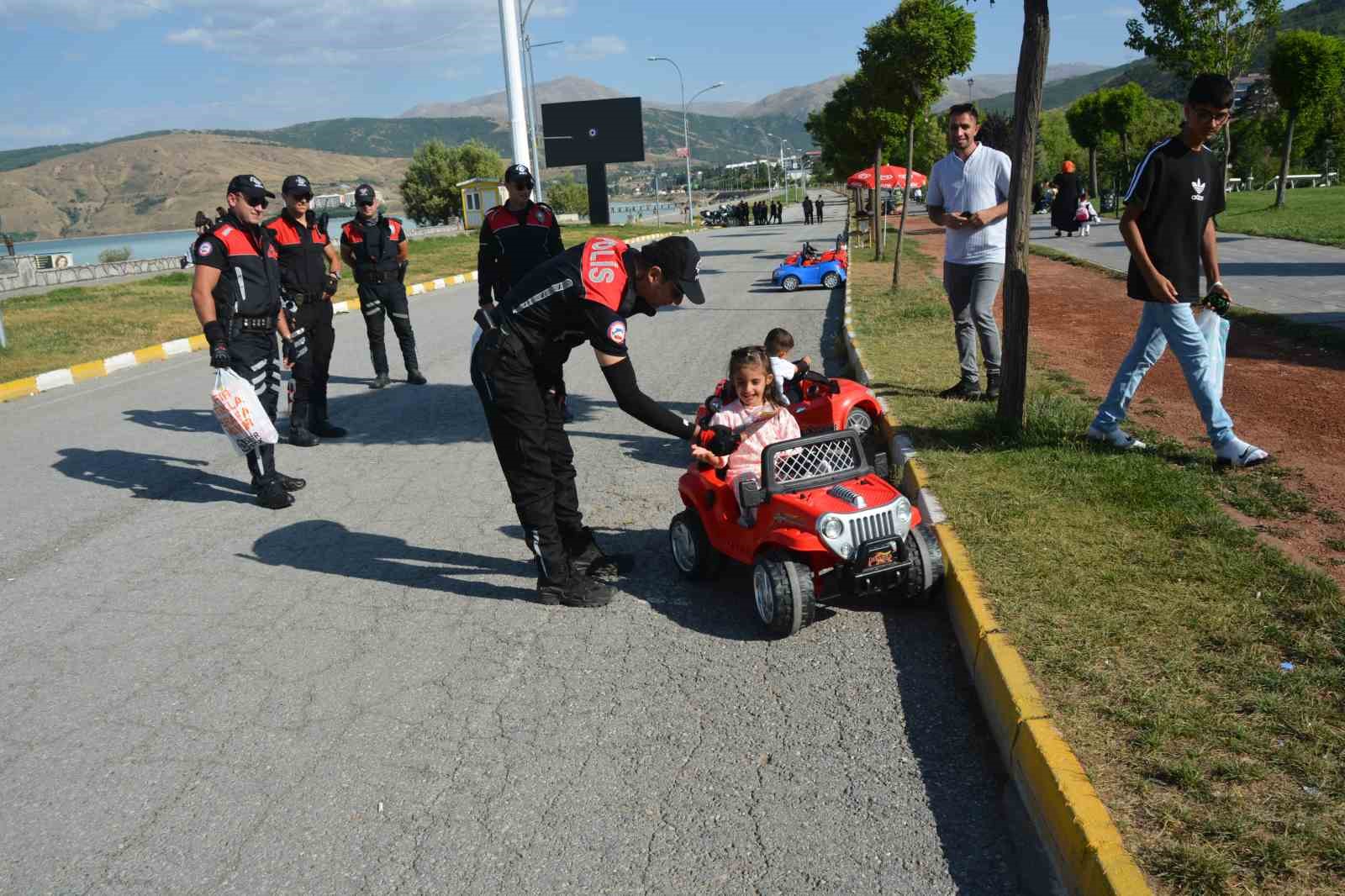 Bitlis’te Yunus polisler 5 ilçede denetimler yaptı