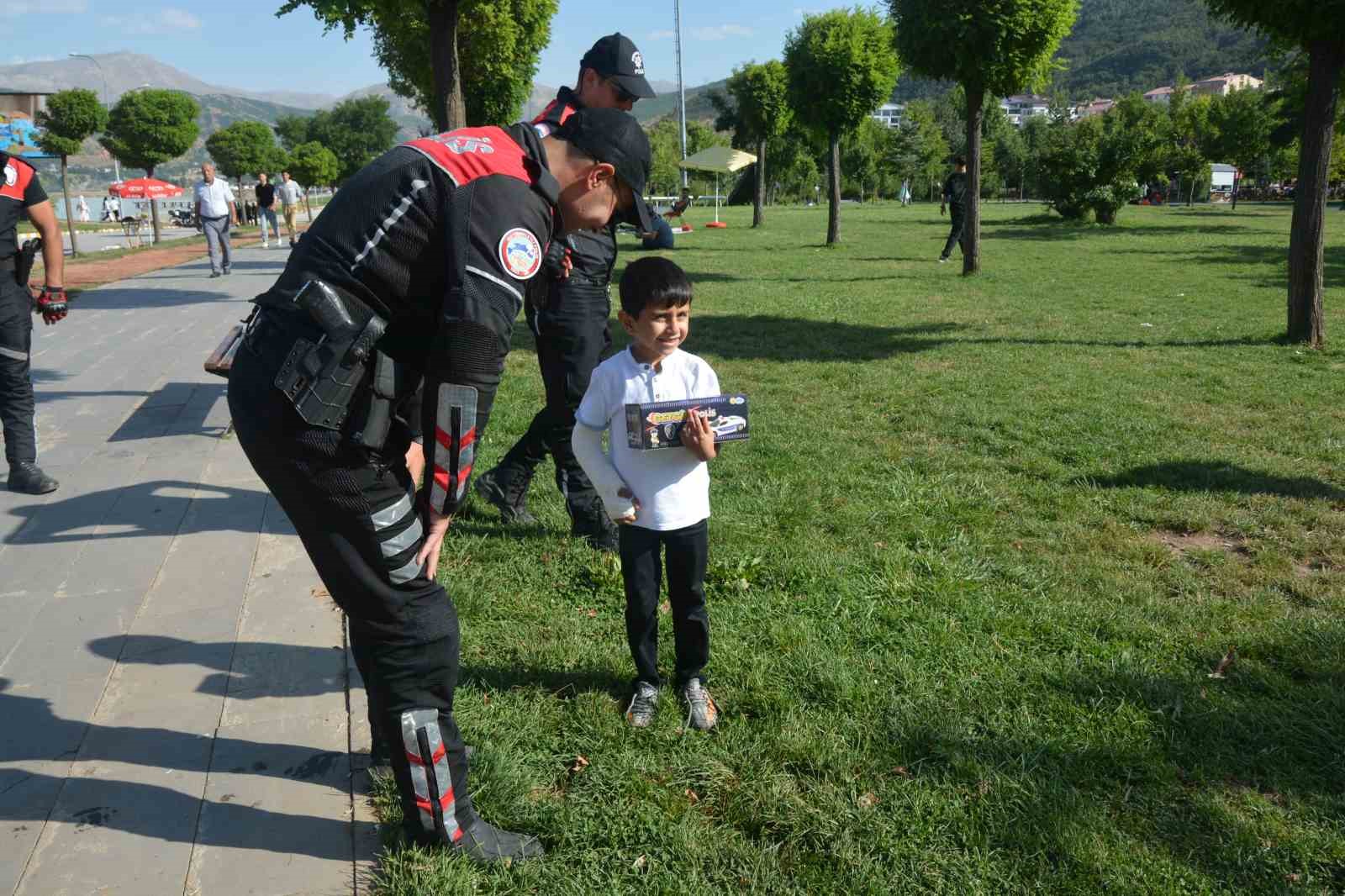 Bitlis’te Yunus polisler 5 ilçede denetimler yaptı