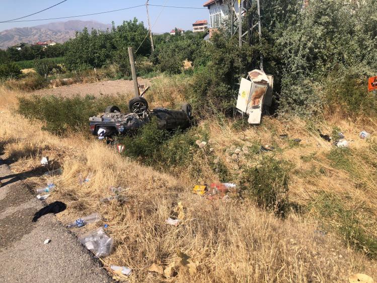 Elazığ’da otomobil takla attı: 5 yaralı