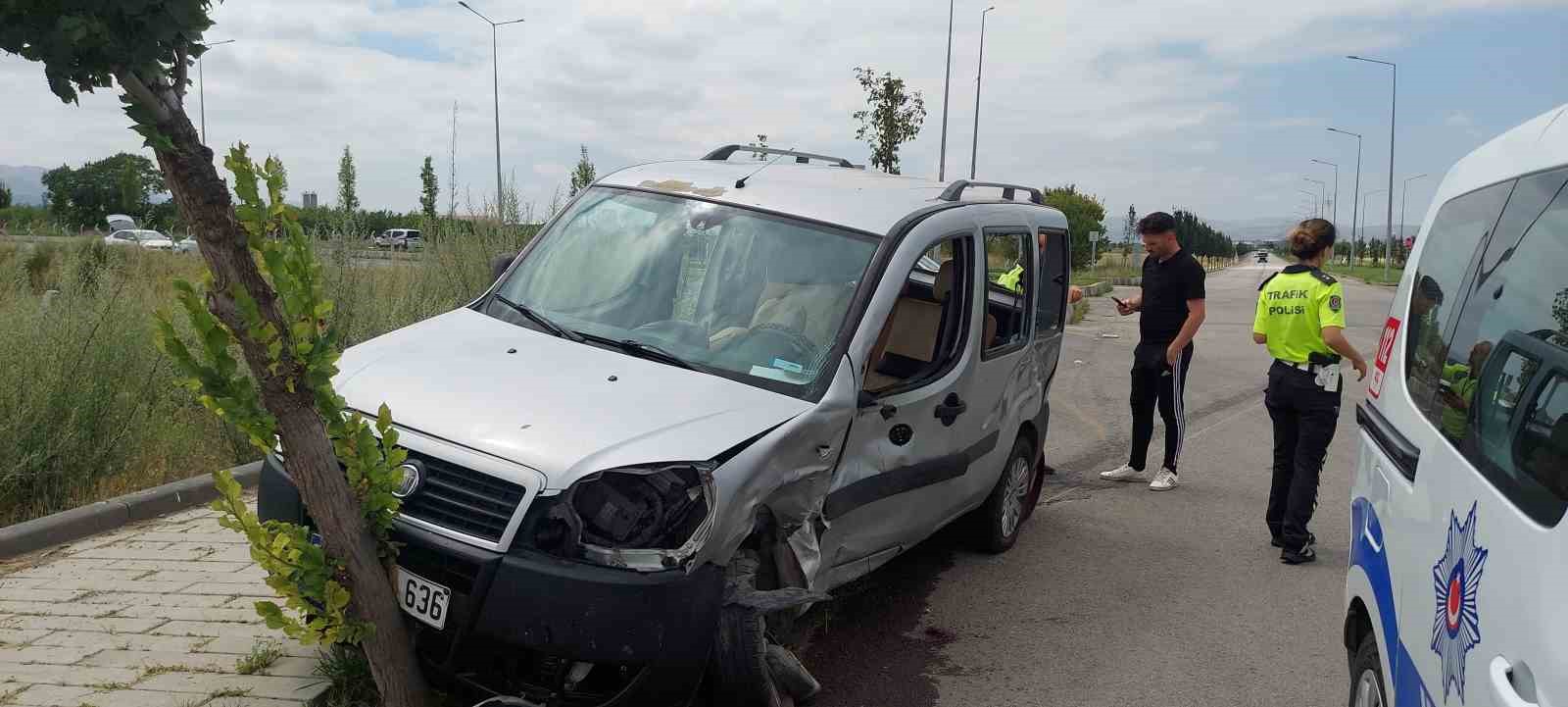 Erzurum’da araçlar kafa kafaya çarpıştı: 9 yaralı