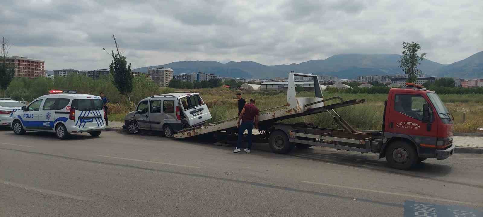 Erzurum’da araçlar kafa kafaya çarpıştı: 9 yaralı