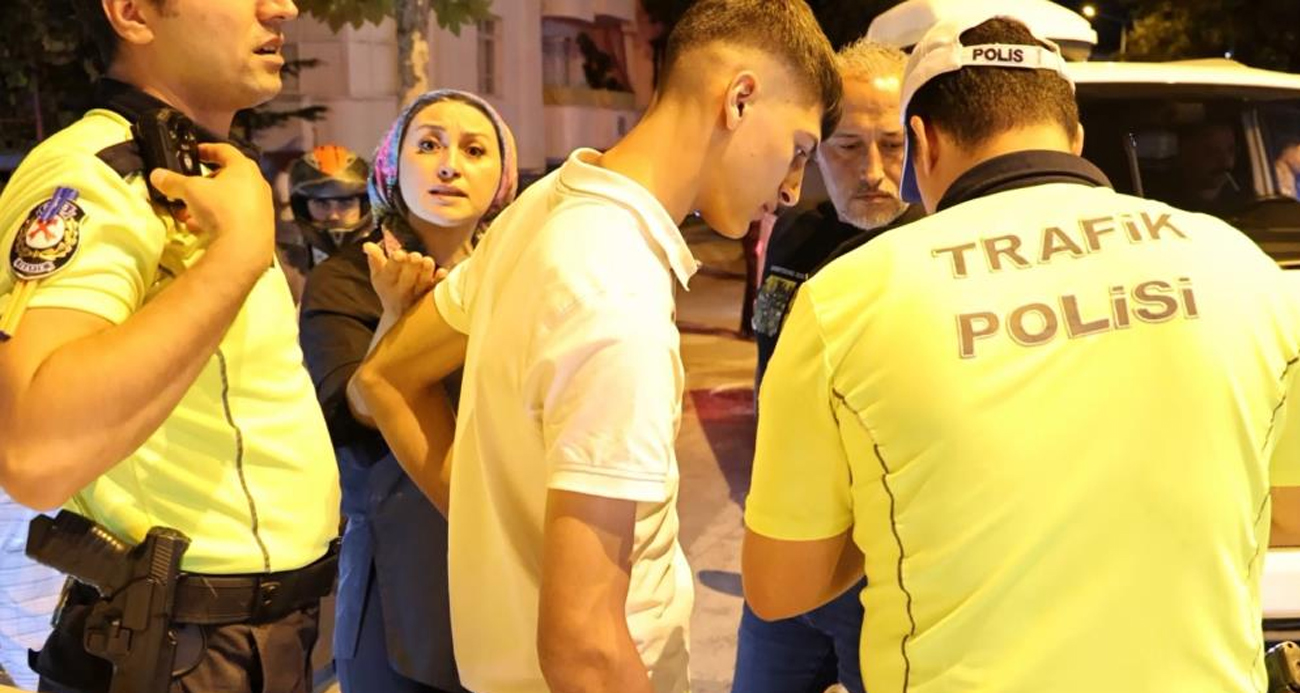 Polise hem “Kamu personeleyim” dedi, hem de yasal olmayan işlem teklif etti