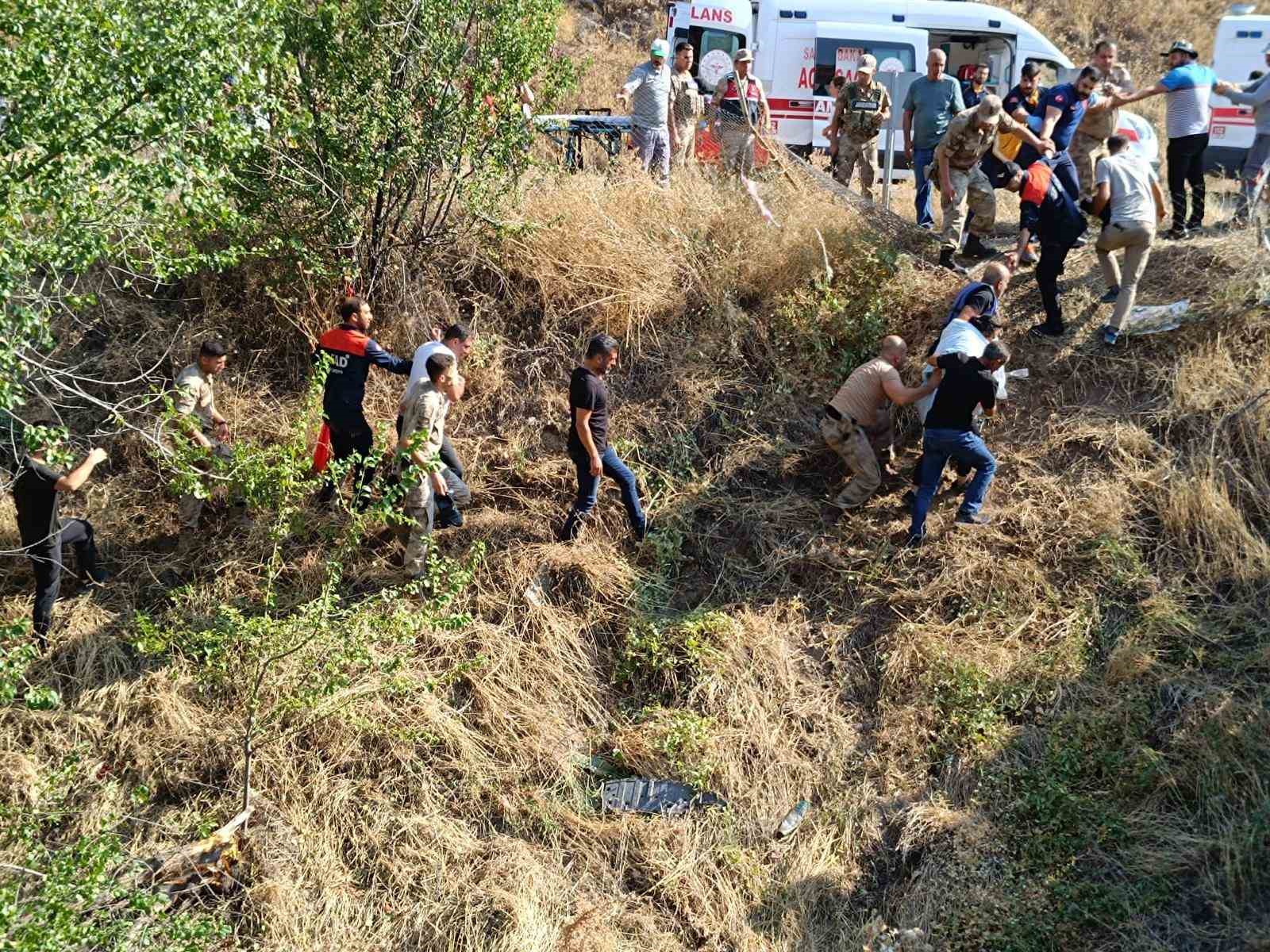 Baraj gölüne uçan araçtan inanılmaz kurtuluş