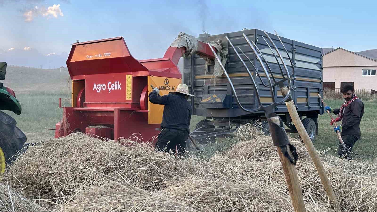 Yüksekova’da çiftçilerin kış hazırlığı başladı