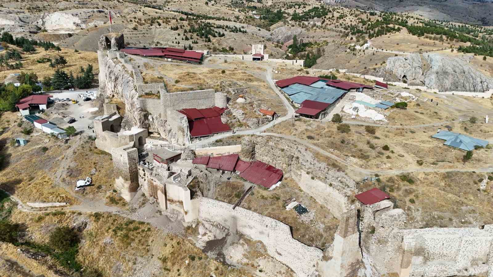 Selçuklu dönemine ışık tutan kitabe, Harput Kalesinde bulundu