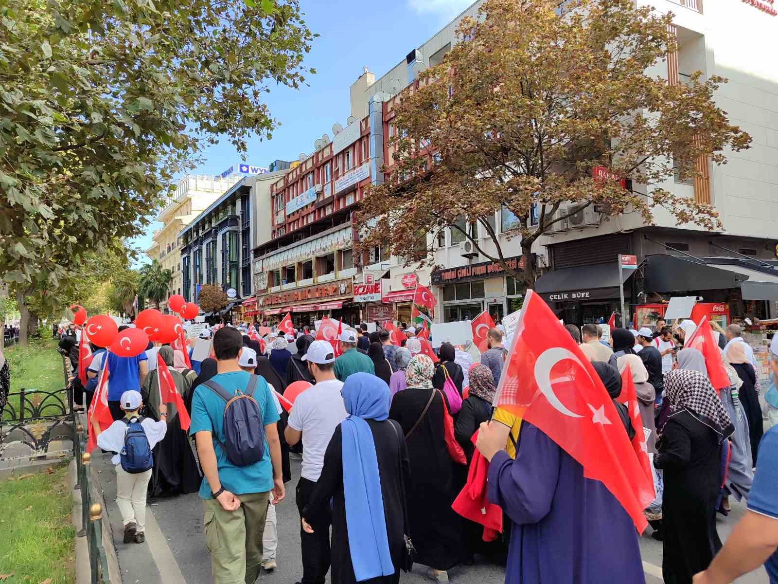 LGBT’ye karşıtı yüzlerce vatandaş Fatih’te bir araya geldi