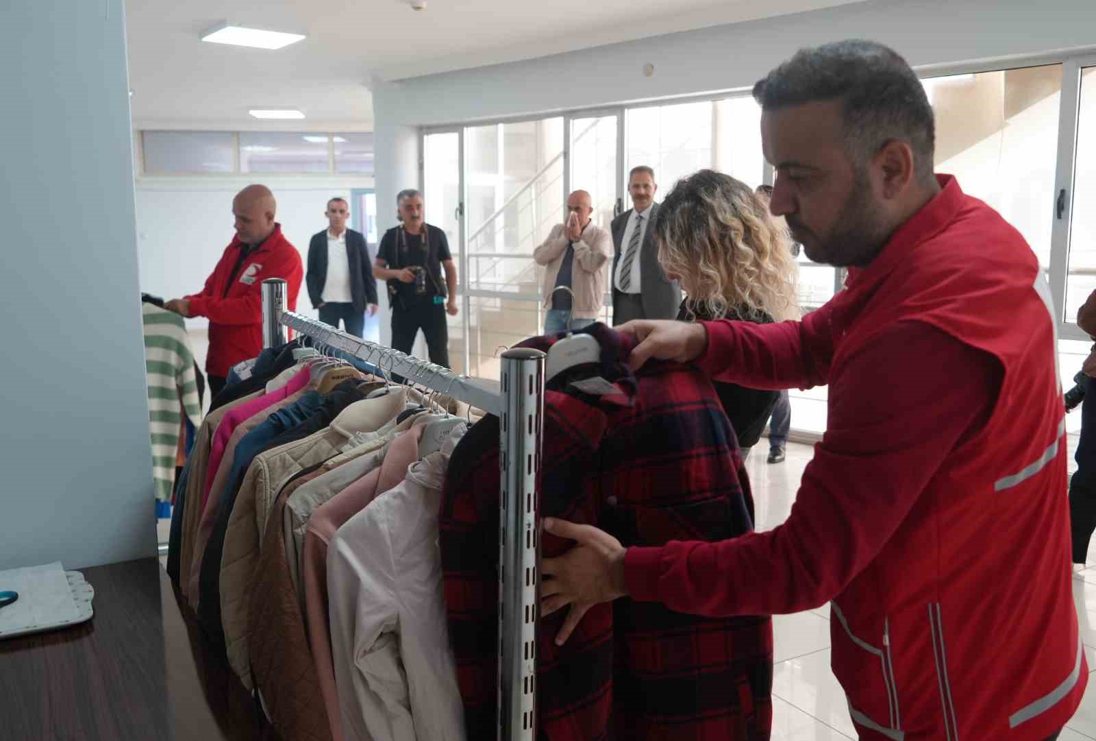 Muş’ta hükümlü ve yakınları için sosyal market açıldı