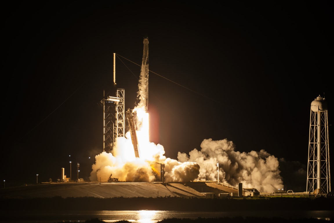 İlk özel uzay yürüyüşünü gerçekleştirecek ekip SpaceX roketi ile uzaya fırlatıldı