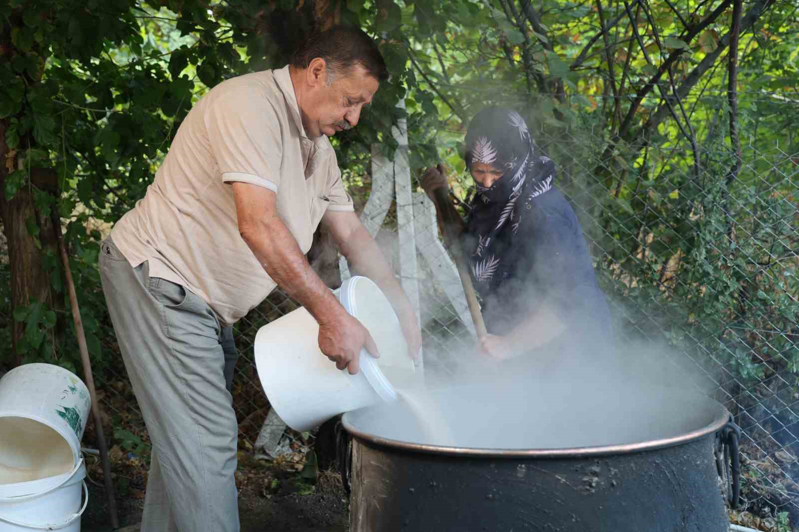 Elazığ’da bağ bozumuyla birlikte ’Orcik’ mesaisi de başladı