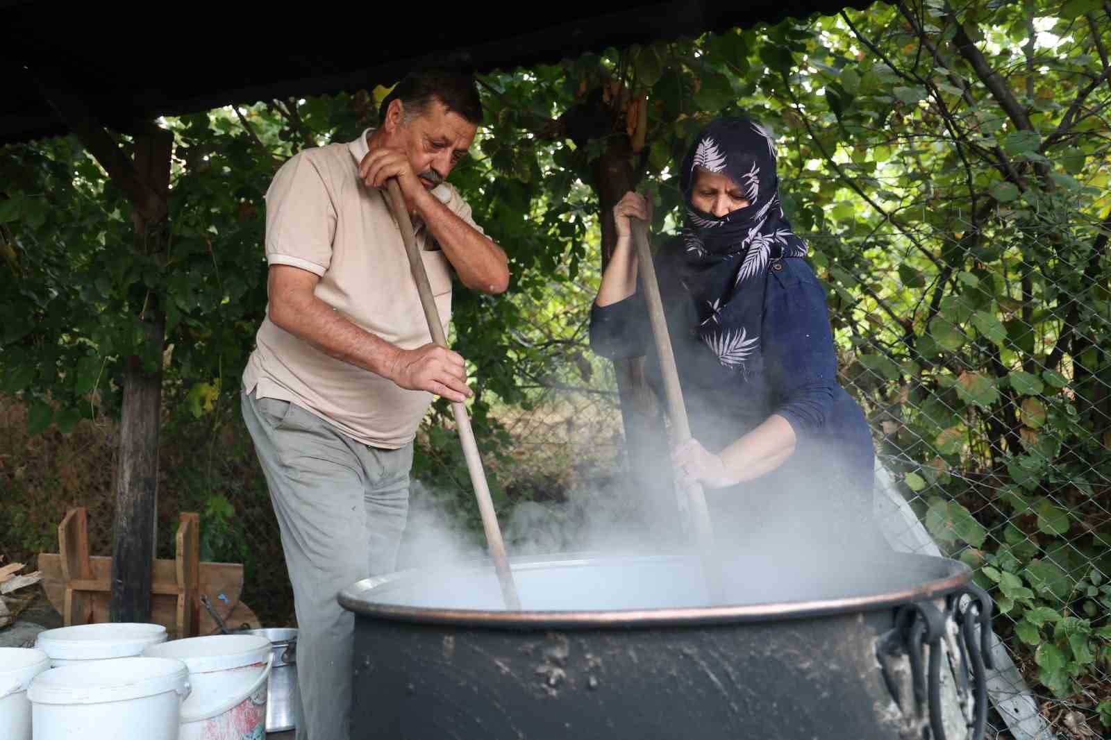 Elazığ’da bağ bozumuyla birlikte ’Orcik’ mesaisi de başladı