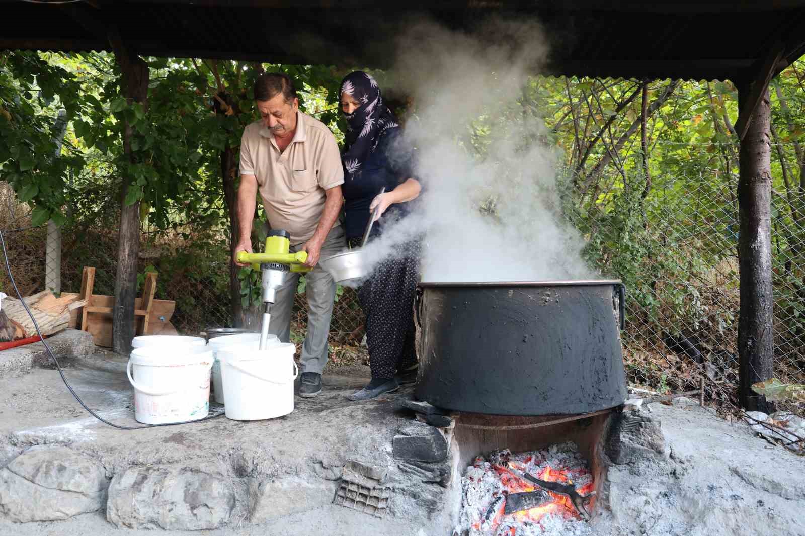 Elazığ’da bağ bozumuyla birlikte ’Orcik’ mesaisi de başladı