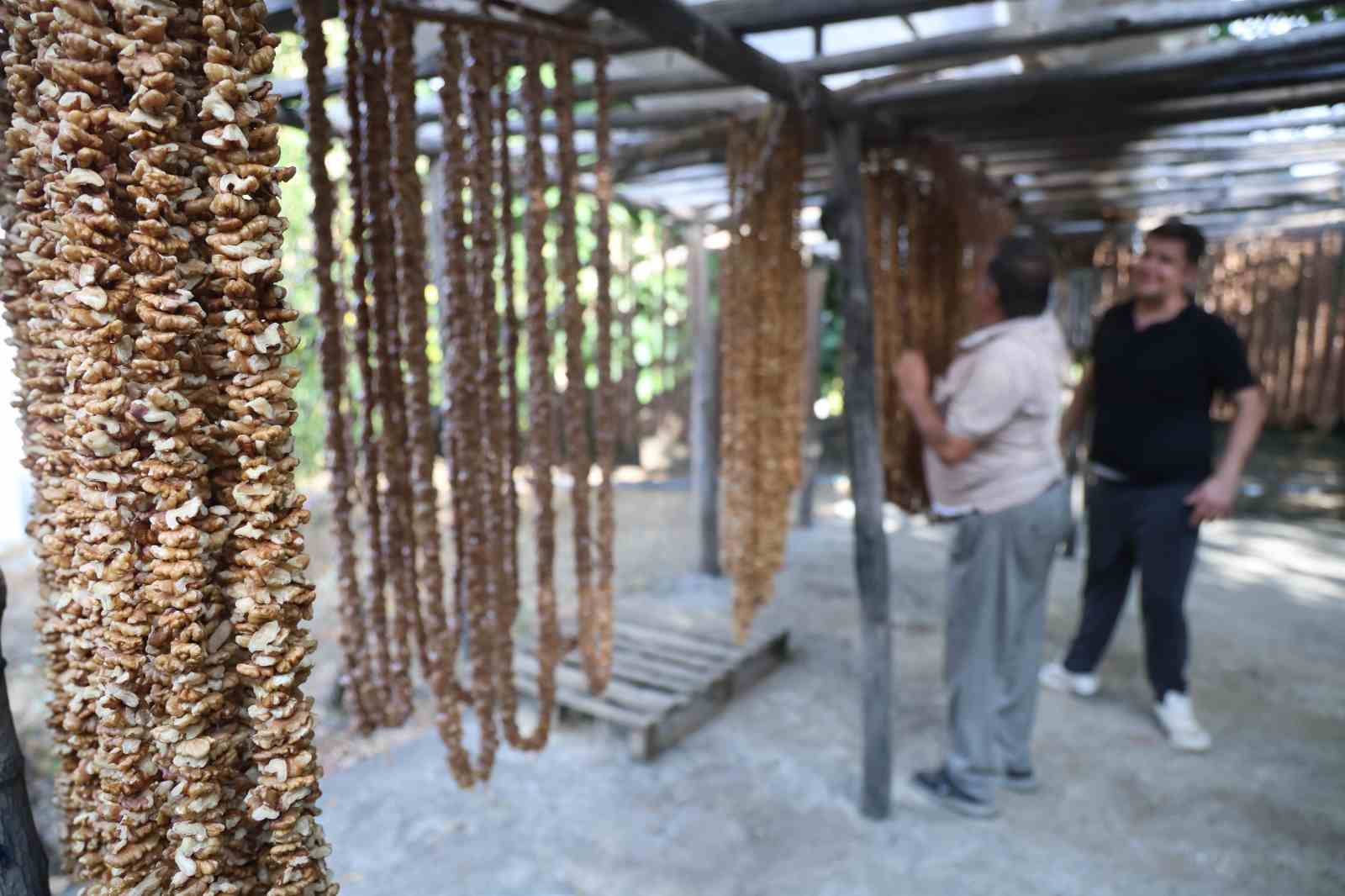 Elazığ’da bağ bozumuyla birlikte ’Orcik’ mesaisi de başladı