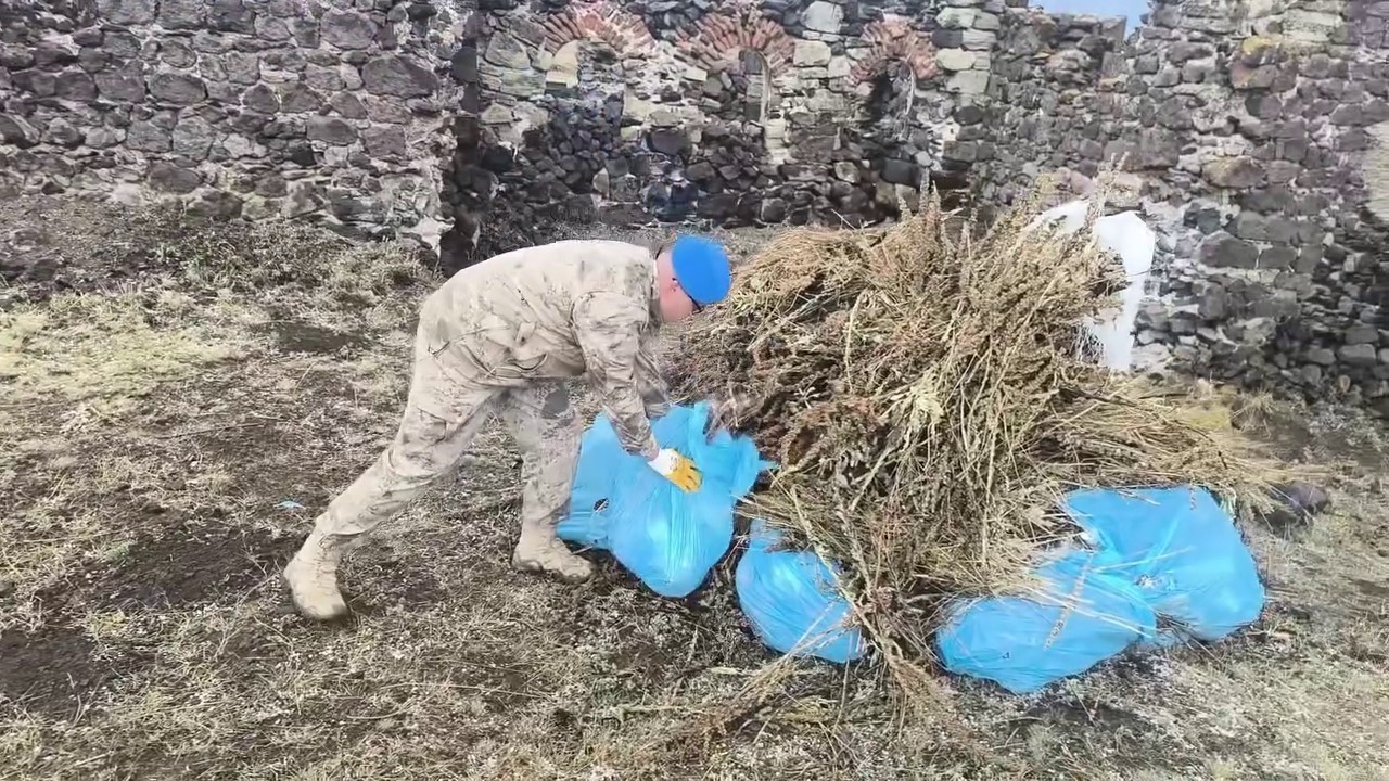 Jandarmadan tabya temizlik ve bakım operasyonu