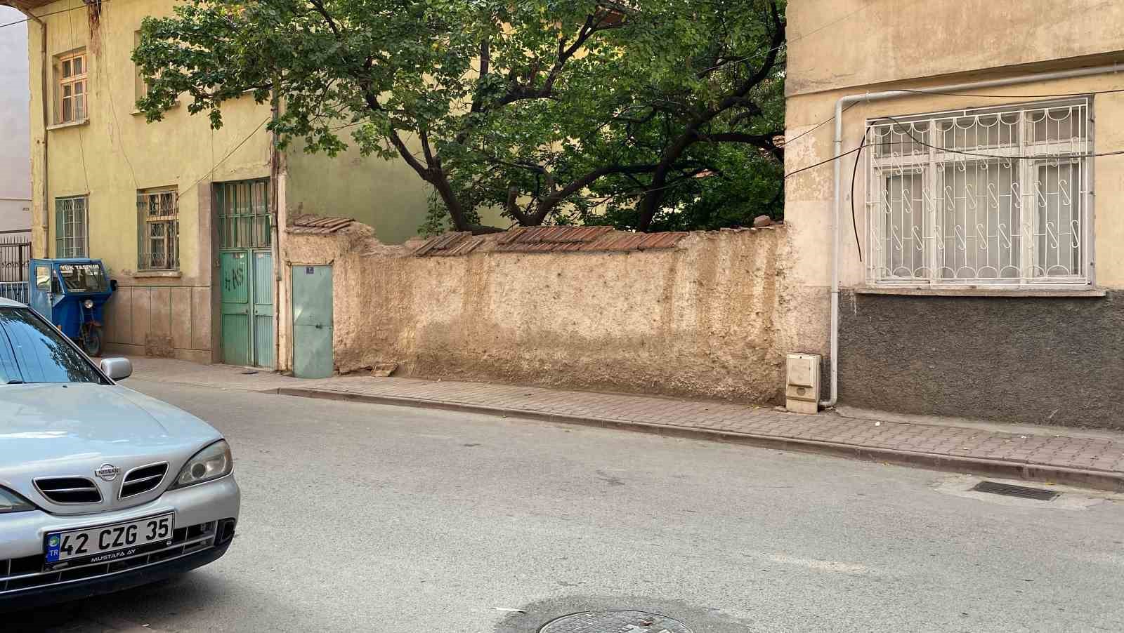 Konya’da bir evin bahçesinde toprağa gömülü kadın cesedi bulundu