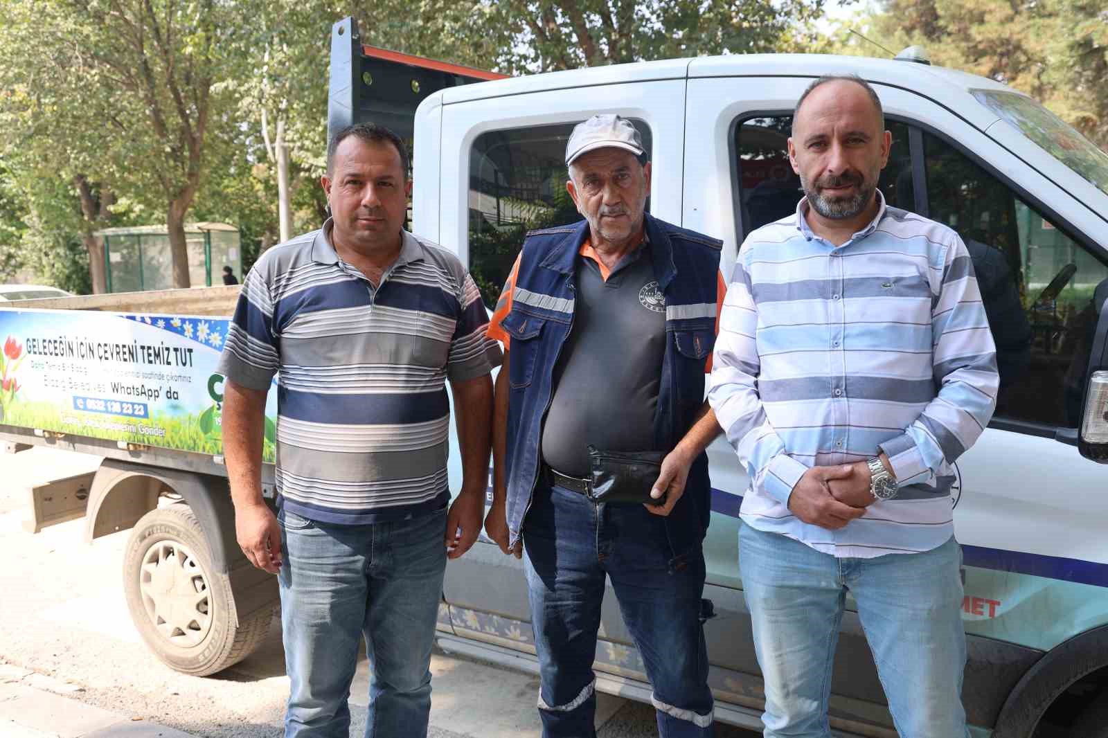 Temizlik işçisinden insanlık dersi: Altın ve para dolu cüzdanı polise teslim etti