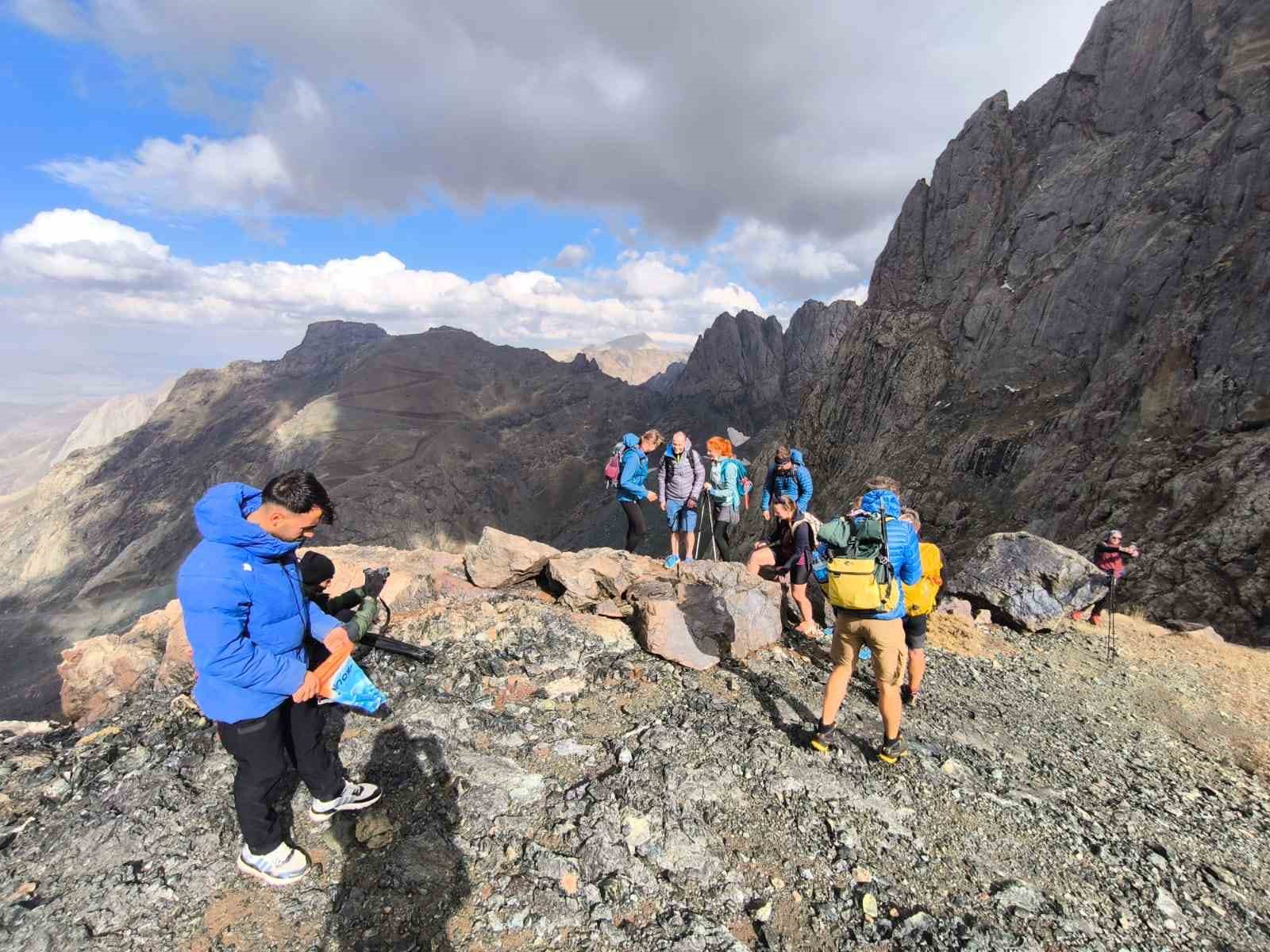 Çekya’dan gelen turistler Yüksekova’nın doğal güzelliklerine hayran kaldı