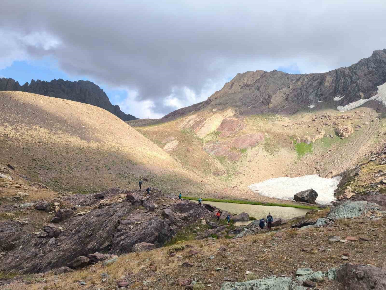 Çekya’dan gelen turistler Yüksekova’nın doğal güzelliklerine hayran kaldı