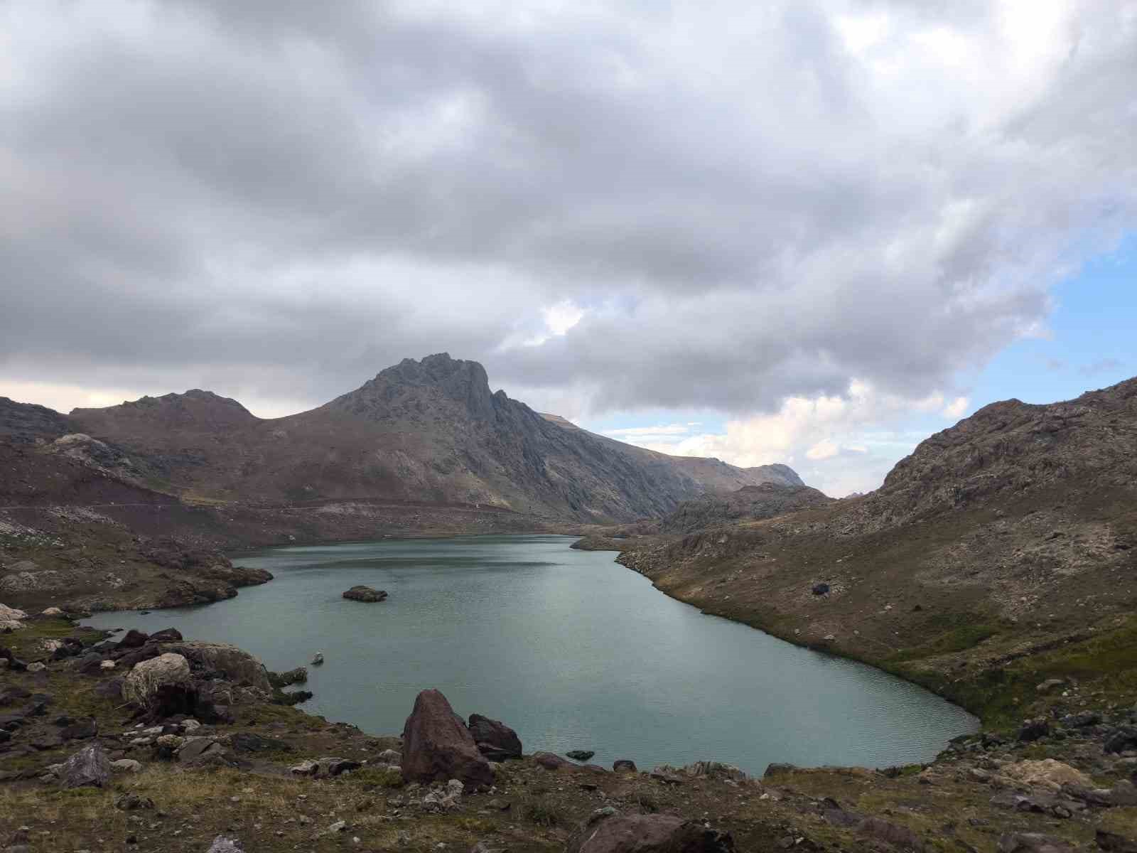 Çekya’dan gelen turistler Yüksekova’nın doğal güzelliklerine hayran kaldı